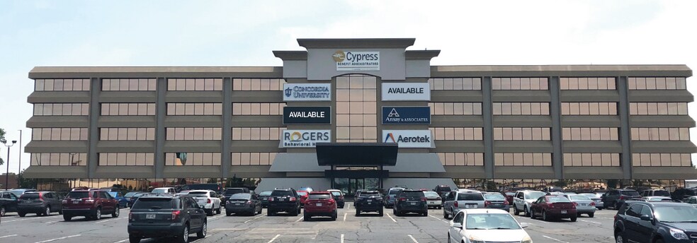 4351 W College Ave, Appleton, WI à louer - Photo du bâtiment - Image 1 de 8