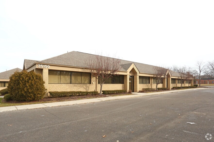 35150 Nankin Blvd, Westland, MI à louer - Photo du bâtiment - Image 2 de 8