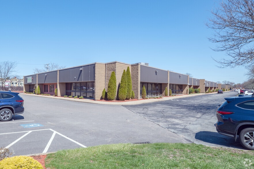 40-68 Amaral St, Riverside, RI for lease - Building Photo - Image 3 of 7