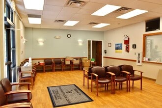 650 34th St S, Saint Petersburg, FL for lease Interior Photo- Image 1 of 3