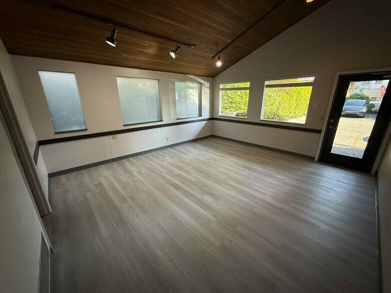 16418 7th Pl W, Lynnwood, WA à louer - Photo du bâtiment - Image 3 de 9