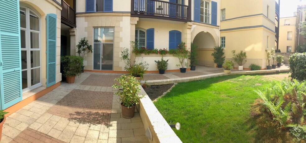 Bureau dans Saint-Germain-en-Laye à louer - Photo du bâtiment - Image 1 de 5