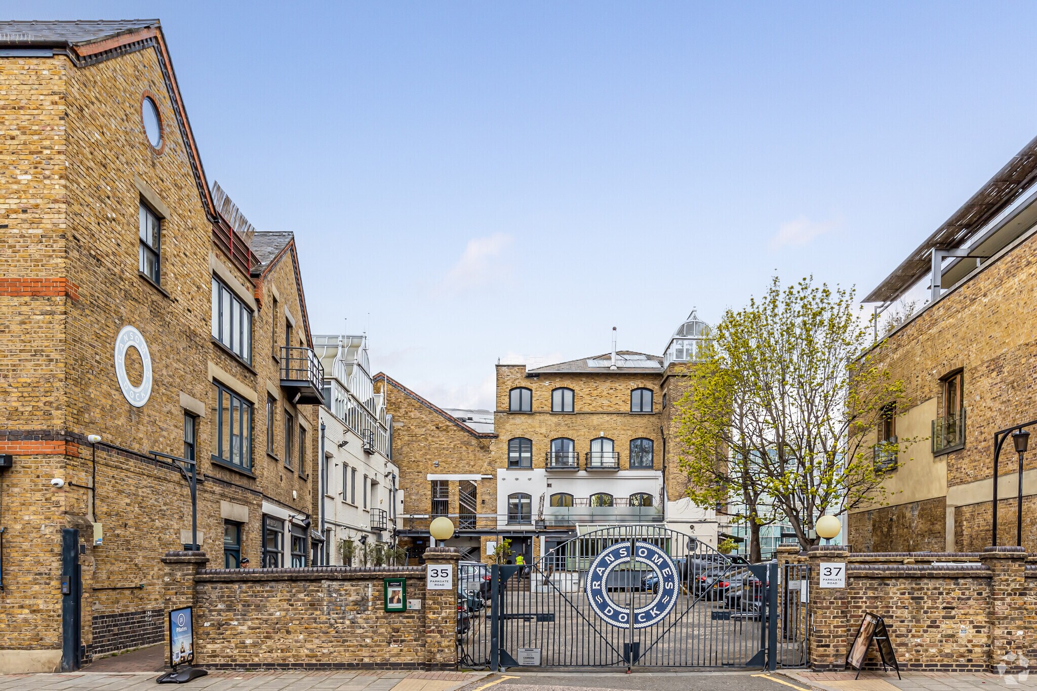 35-37 Parkgate Rd, Londres à louer Photo du bâtiment- Image 1 de 5