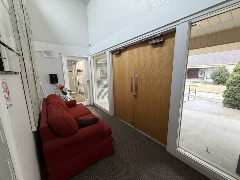 560 S State, Orem, UT for sale - Interior Photo - Image 3 of 25