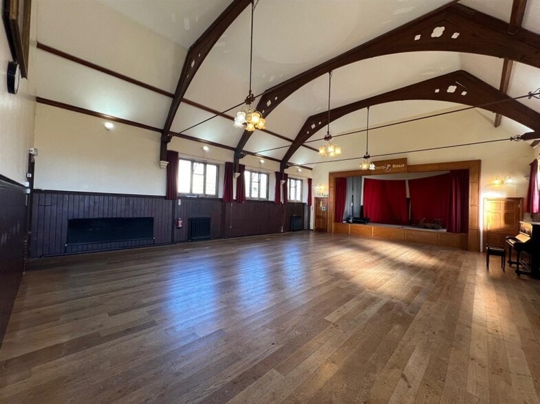 74 Long Ashton Rd, Long Ashton for sale - Interior Photo - Image 3 of 12