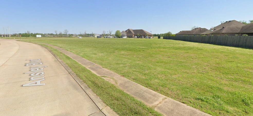 124 Versailles Blvd, Alexandria, LA à vendre - Photo du bâtiment - Image 3 de 5
