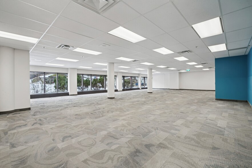 5199 Rue Sherbrooke E, Montréal, QC à louer - Photo intérieure - Image 3 de 18