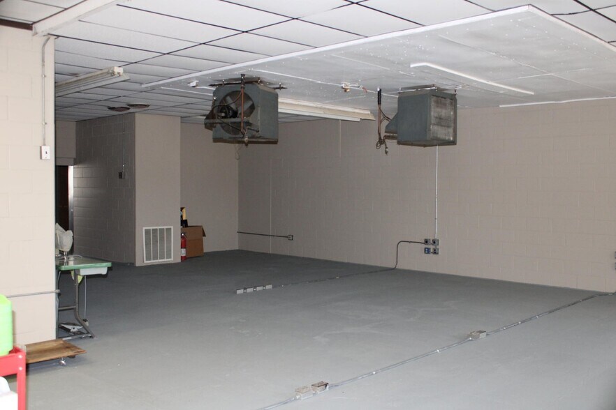 1964 128th Ave, Hopkins, MI à vendre - Photo intérieure - Image 3 de 7