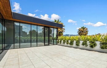 315-319 N Beverly Dr, Beverly Hills, CA for lease Interior Photo- Image 2 of 4