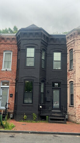 709 D St SE, Washington, DC à louer - Photo du bâtiment - Image 1 de 63
