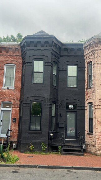 Plus de détails pour 709 D St SE, Washington, DC - Commerce de détail à louer