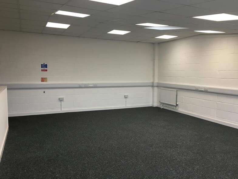 Southern Rd, Aylesbury for lease - Building Photo - Image 3 of 6