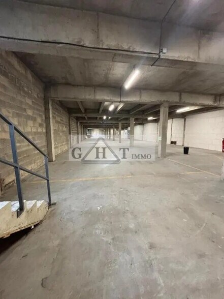 Bureau dans Le Blanc-Mesnil à louer - Photo du bâtiment - Image 2 de 7