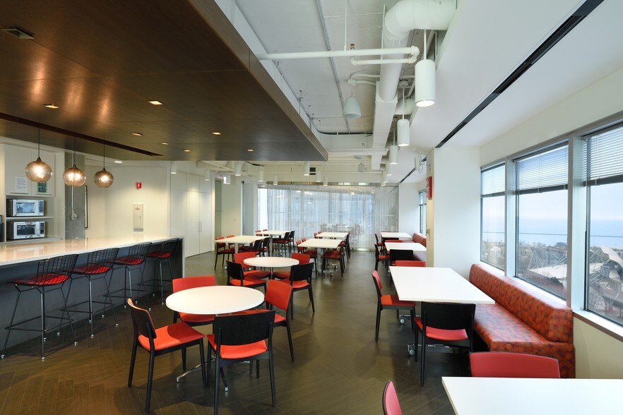 150 N Michigan Ave, Chicago, IL for lease - Interior Photo - Image 2 of 18