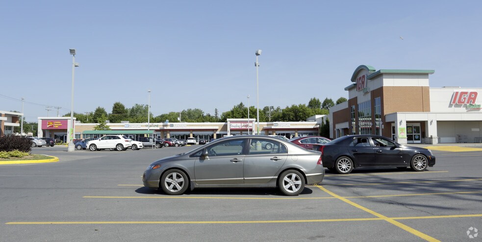 3701-3725 Boul Saint-Charles, Kirkland, QC à louer - Photo du bâtiment - Image 2 de 11