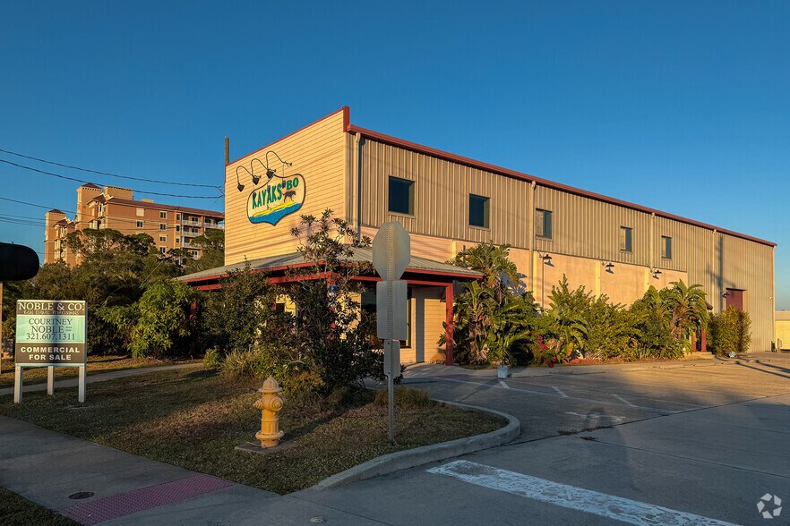 3405 S Washington Ave, Titusville, FL à louer - Photo principale - Image 1 de 29