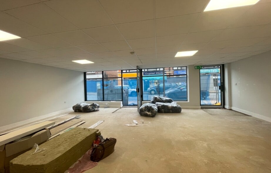 368-370 Lymington Rd, Christchurch for lease - Interior Photo - Image 2 of 9