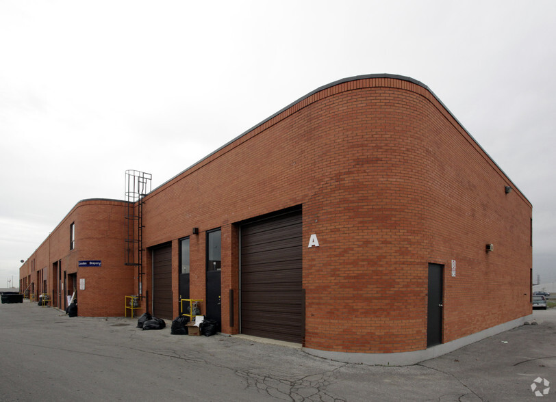 750 Oakdale Rd, Toronto, ON for lease - Building Photo - Image 2 of 7