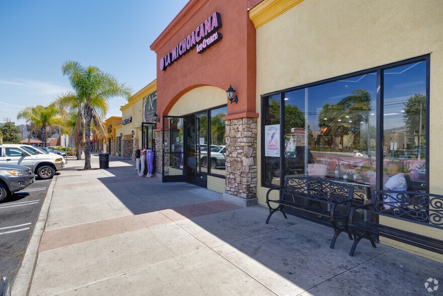 1815 E Valley Pky, Escondido, CA for lease - Building Photo - Image 2 of 16