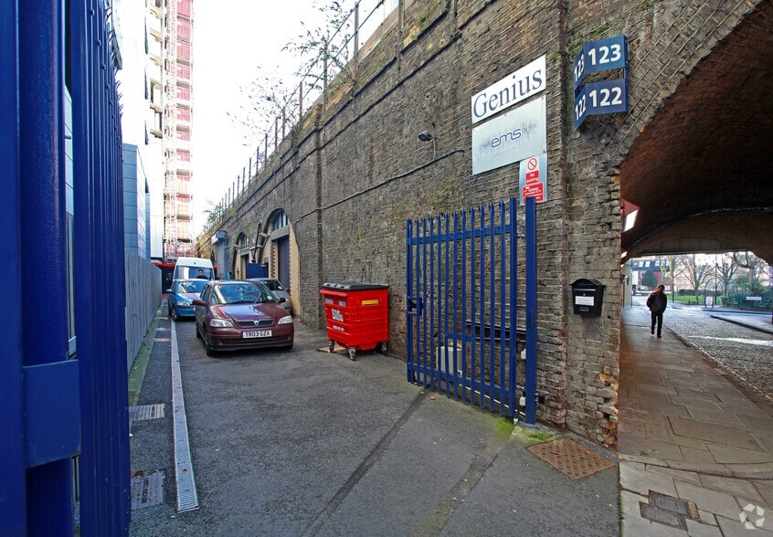 Salamanca St, London for lease - Building Photo - Image 2 of 2