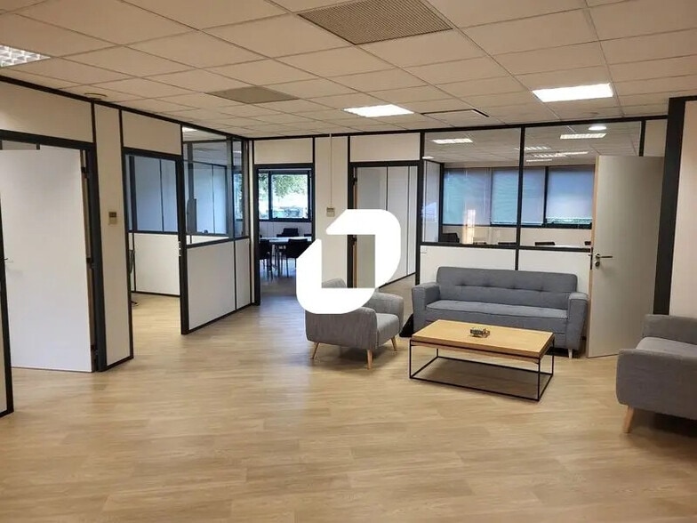 Office in Mérignac for lease - Interior Photo - Image 1 of 23
