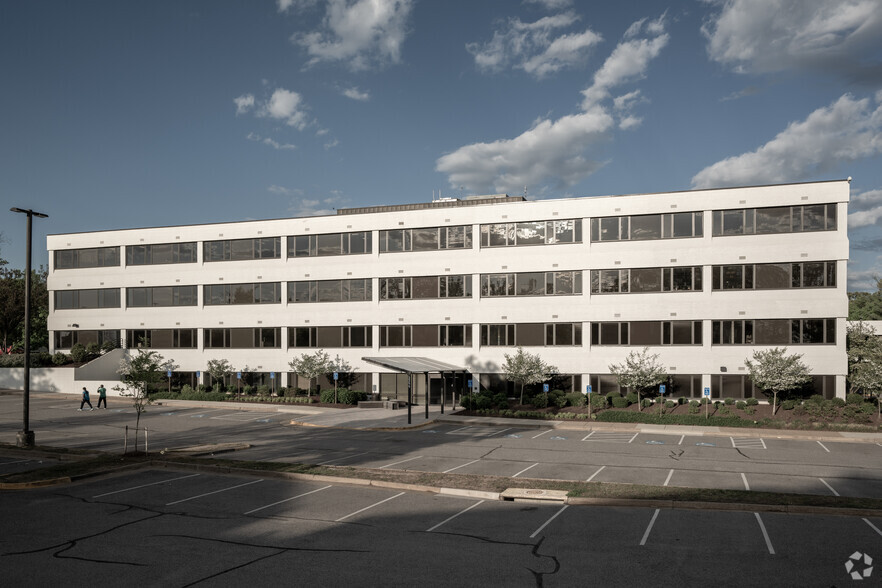 3299 Woodburn Rd, Merrifield, VA à louer - Photo du bâtiment - Image 1 de 6