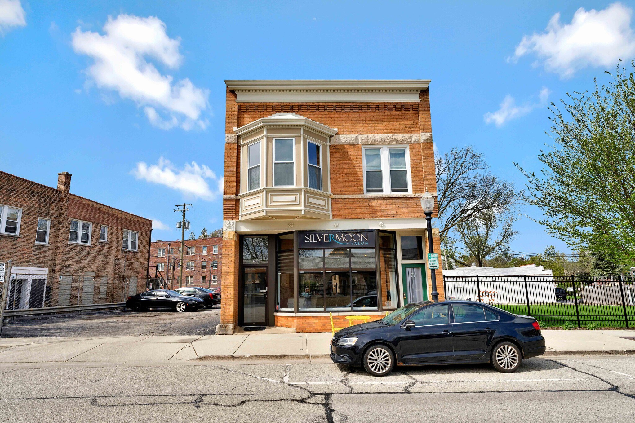 711 W Hillgrove Ave, La Grange, IL à vendre Photo du bâtiment- Image 1 de 9