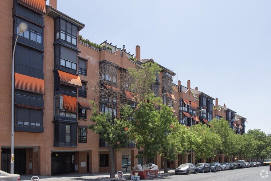 Commerce de détail dans Madrid, Madrid à louer - Photo du bâtiment - Image 2 de 2