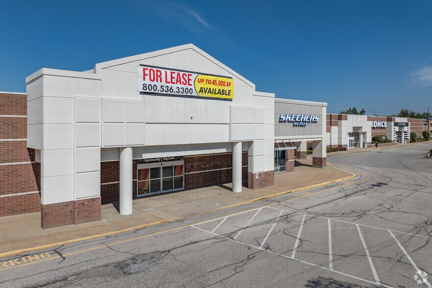 6235-6245 Wilson Mills Rd, Highland Heights, OH à louer - Photo du bâtiment - Image 1 de 7