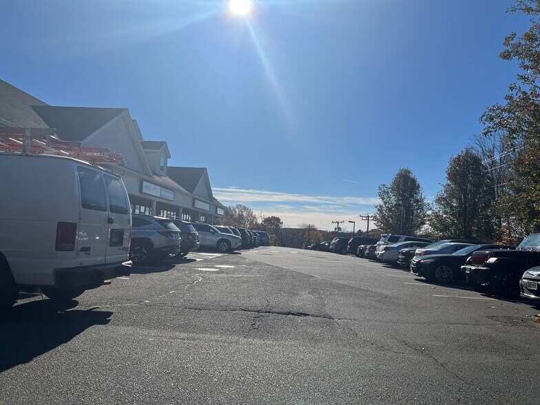 292 Elm St, Monroe, CT à louer - Autre - Image 3 de 9