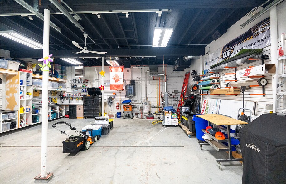 1000 Elgin Av, Winnipeg, MB à louer - Photo du bâtiment - Image 3 de 10