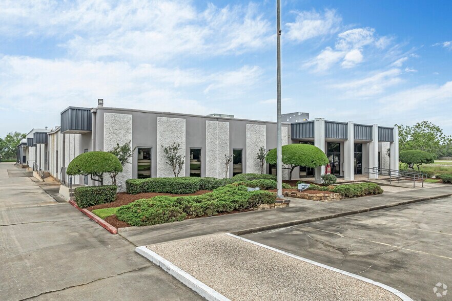 720 S Main St, Clute, TX à vendre - Photo du bâtiment - Image 3 de 5