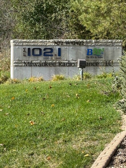 N72W12922W12922 Good Hope Rd, Menomonee Falls, WI for lease - Building Photo - Image 2 of 6