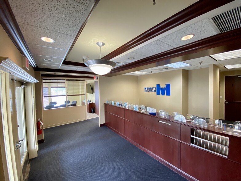 75 Danbury Rd, Ridgefield, CT for lease - Interior Photo - Image 2 of 7