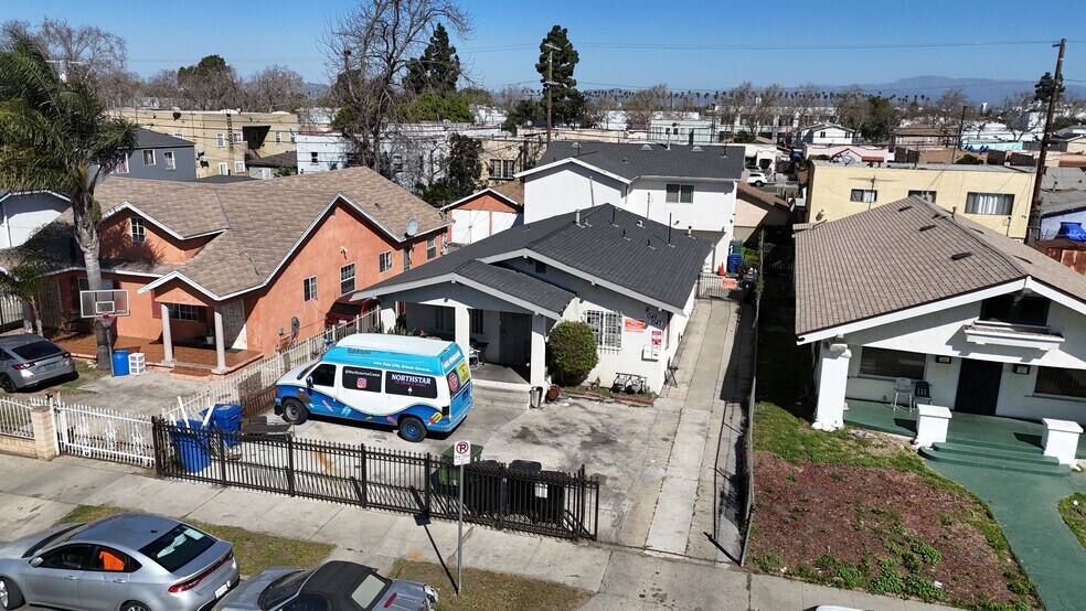 1049 W 61st St, Los Angeles, CA à vendre - Photo du bâtiment - Image 2 de 8