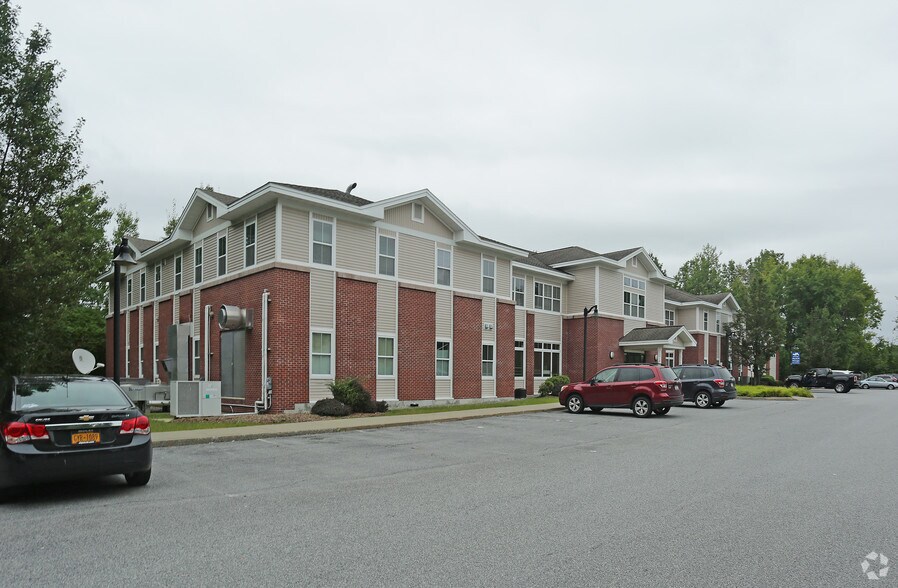 2388 Us-9, Malta, NY à louer - Photo principale - Image 1 de 18