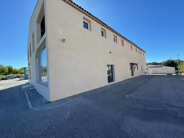 Retail in Saint-Cannat for lease - Building Photo - Image 2 of 7
