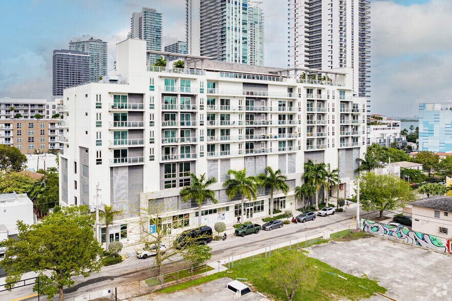 321 NE 26th St, Miami, FL à louer - Photo du bâtiment - Image 3 de 25