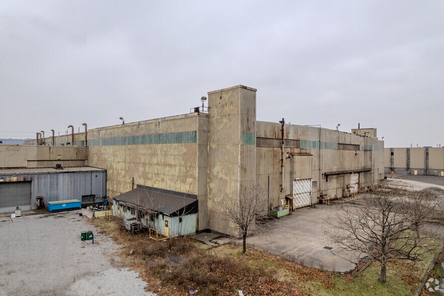 1050 Burlington St E, Hamilton, ON for sale - Primary Photo - Image 1 of 1