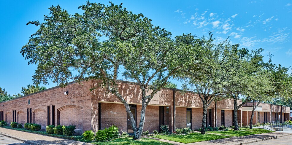 3800 Paluxy Dr, Tyler, TX à louer - Photo du bâtiment - Image 1 de 7