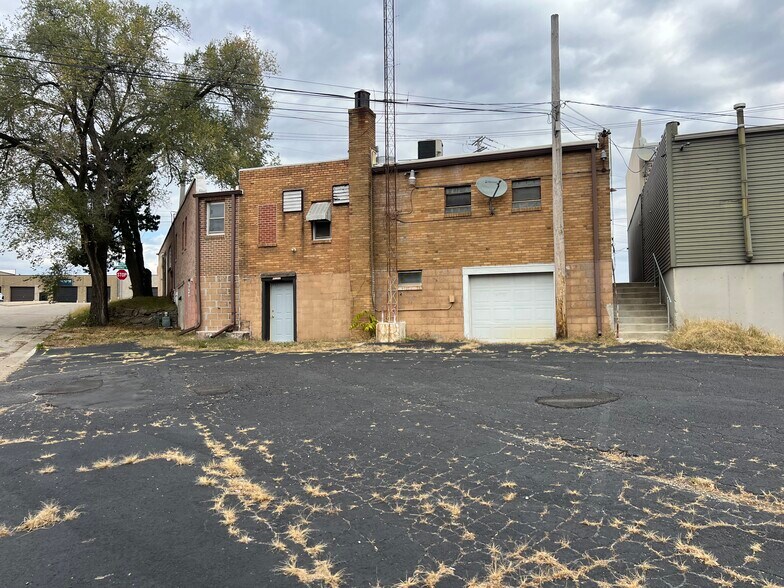 4415 Charles St, Rockford, IL à vendre - Photo du bâtiment - Image 2 de 4