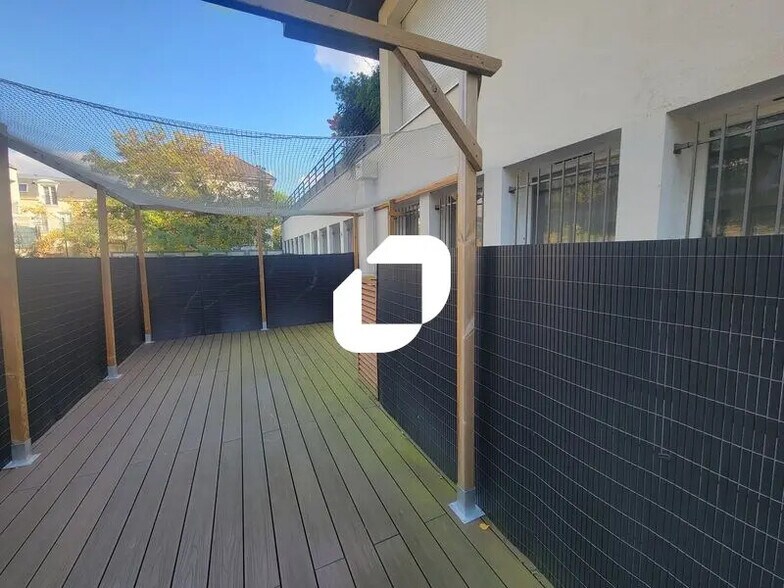 Bureau dans Orsay à louer - Photo du bâtiment - Image 2 de 12