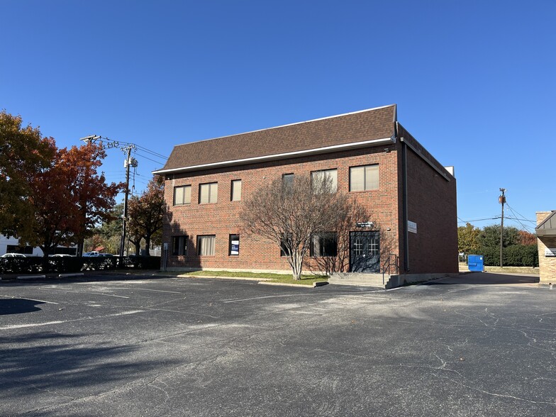 1520 G Avenue, Plano, TX à vendre - Photo du bâtiment - Image 2 de 5