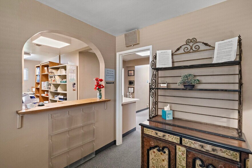 700 S Brea Blvd, Brea, CA à vendre - Photo du bâtiment - Image 2 de 25