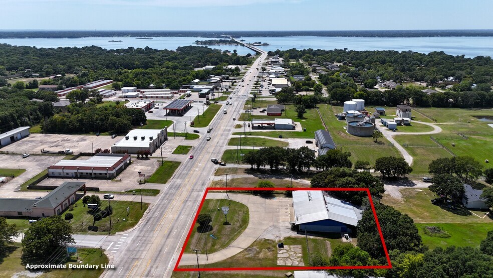 2106 W Main St, Gun Barrel City, TX à vendre - Photo du bâtiment - Image 2 de 4