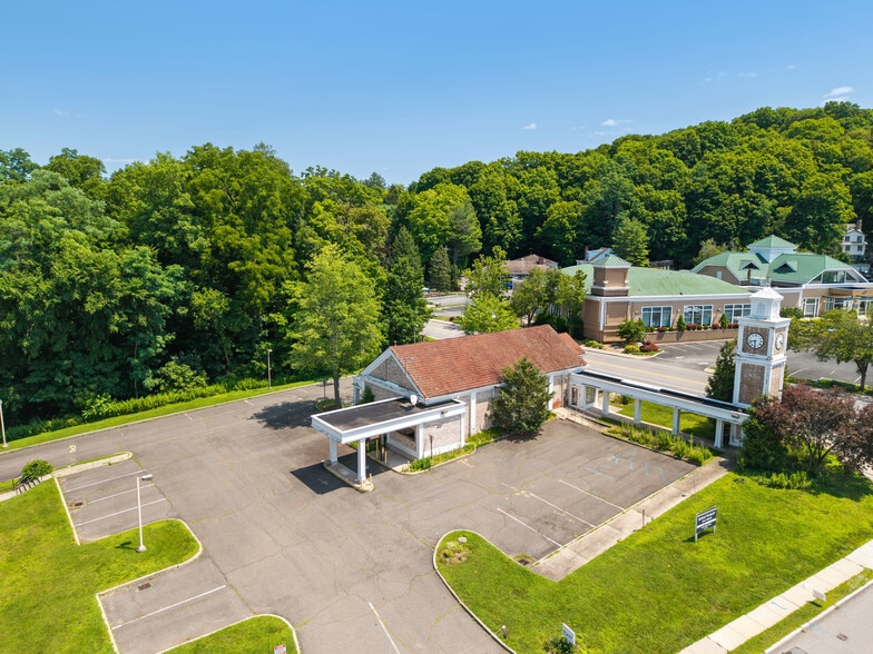 662 E Main St, Mount Kisco, NY for lease - Building Photo - Image 3 of 4