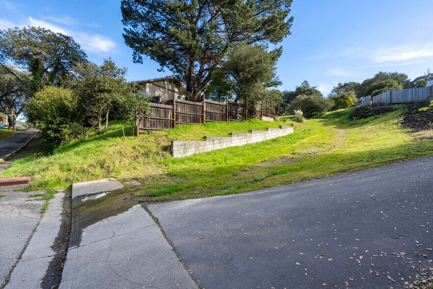 495 Cherry St, Petaluma, CA à vendre - Photo du bâtiment - Image 2 de 14