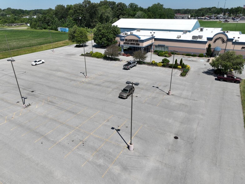 304 S 6th St, Monticello, IN for lease - Building Photo - Image 2 of 11