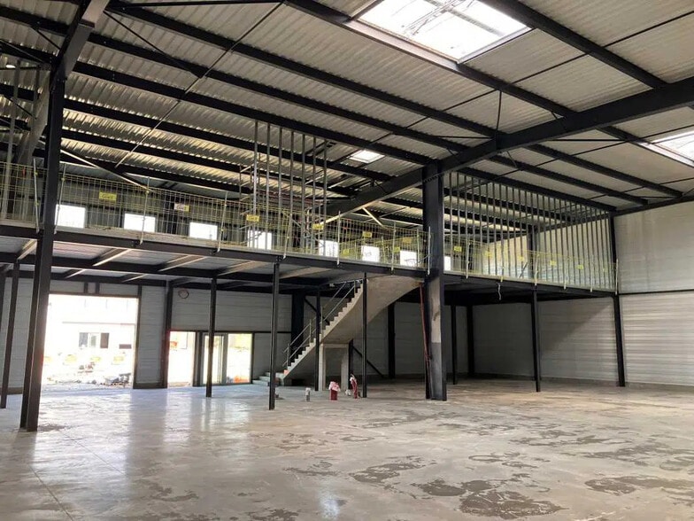 Flex in Roissy-en-France for lease - Interior Photo - Image 1 of 12