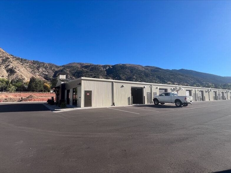 304 Center Dr., Glenwood Springs, CO à louer - Photo du bâtiment - Image 3 de 6